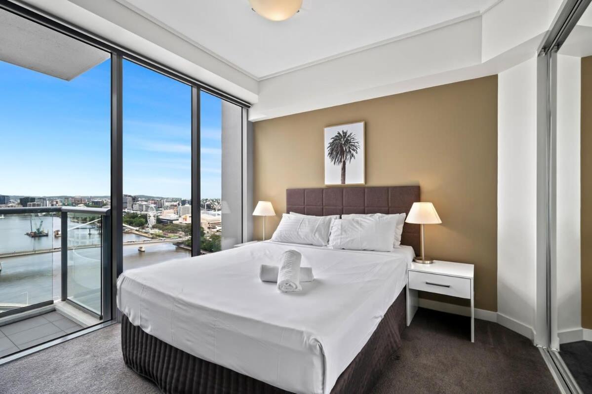 City Living - Brisbane River-View 2 Bedroom Apt Bagian luar foto