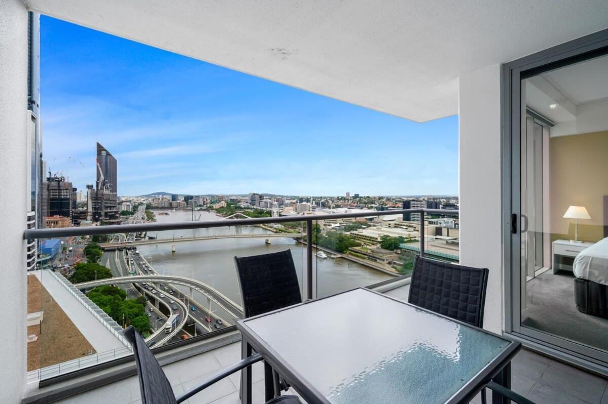 City Living - Brisbane River-View 2 Bedroom Apt Bagian luar foto