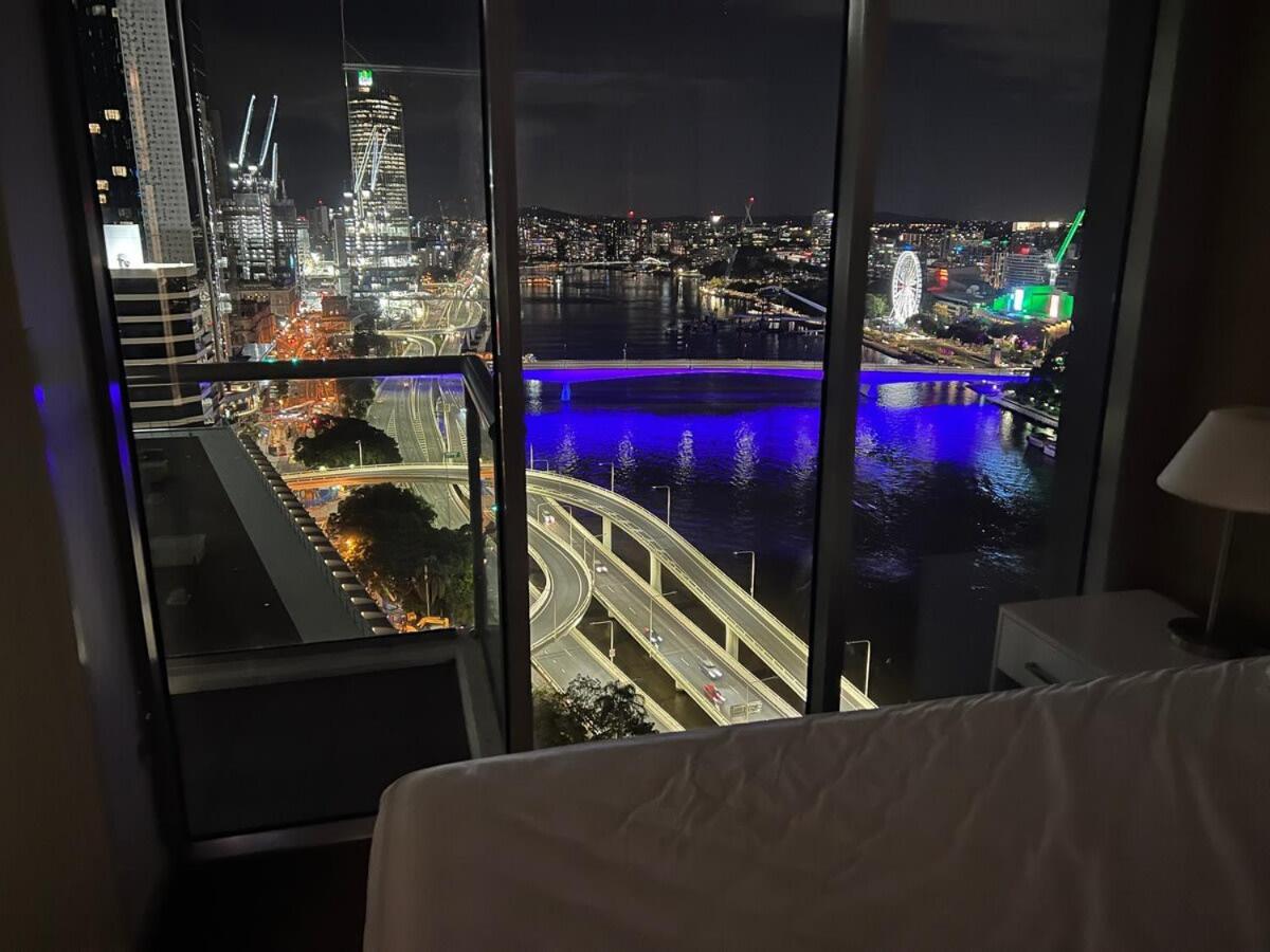 City Living - Brisbane River-View 2 Bedroom Apt Bagian luar foto